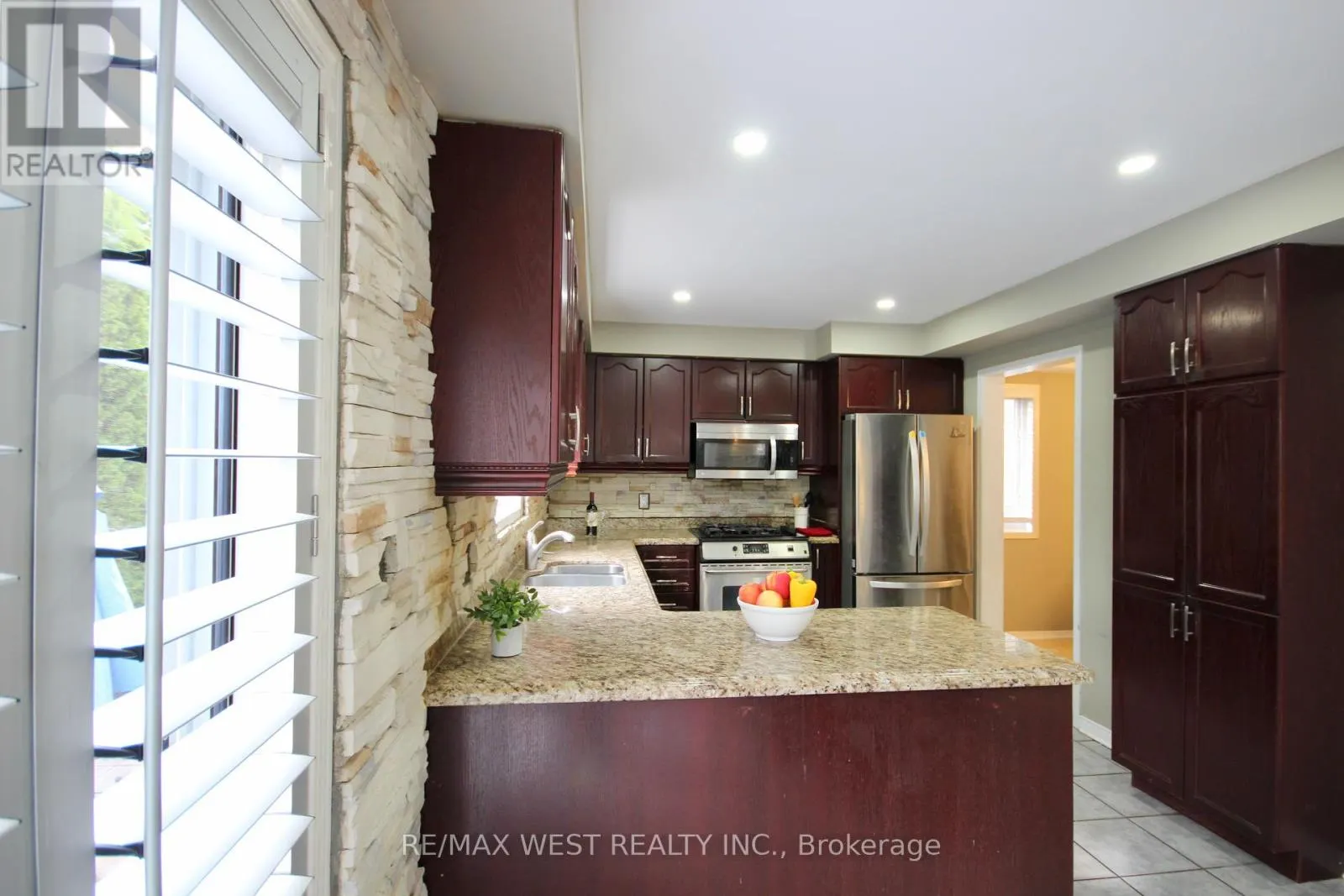 7374 BLACK WALNUT TRAIL