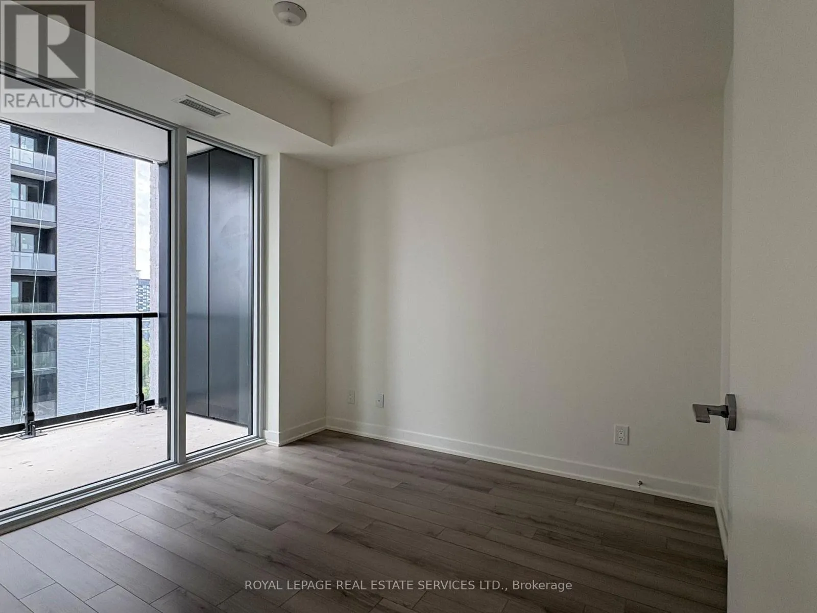1111 - 3079 TRAFALGAR ROAD
