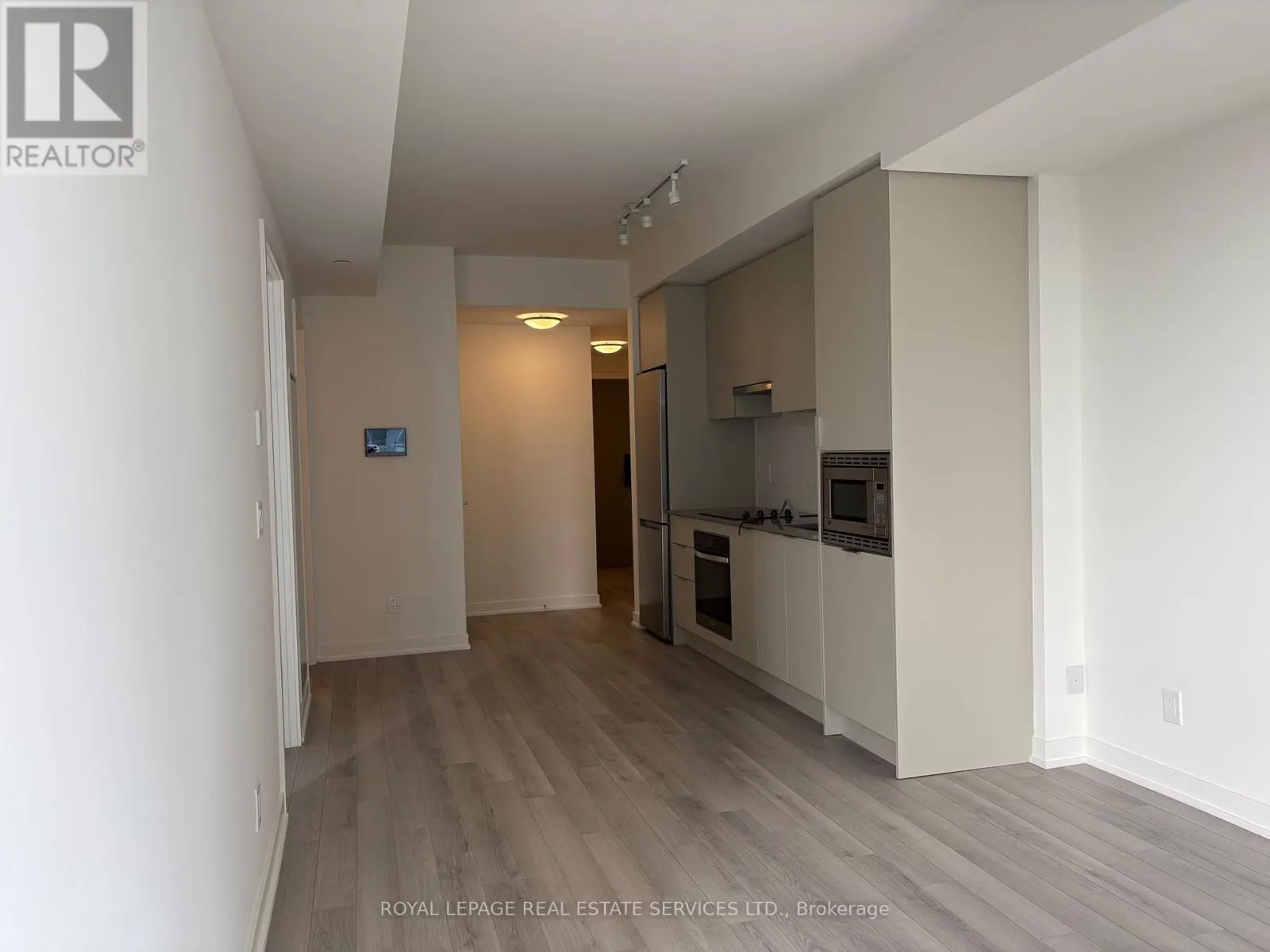 1111 - 3079 TRAFALGAR ROAD
