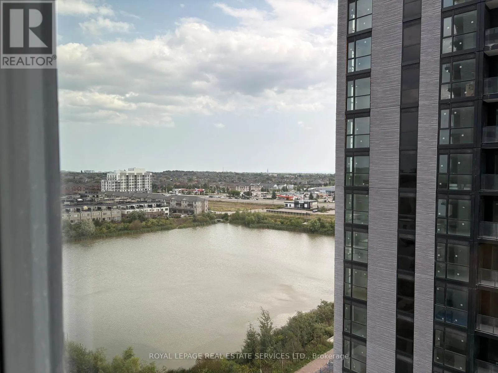 1111 - 3079 TRAFALGAR ROAD