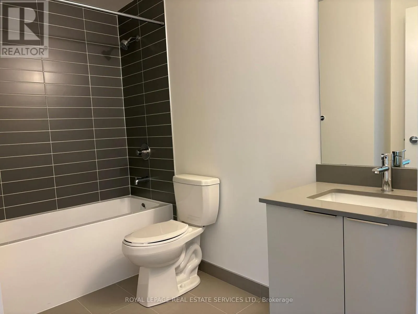 1111 - 3079 TRAFALGAR ROAD
