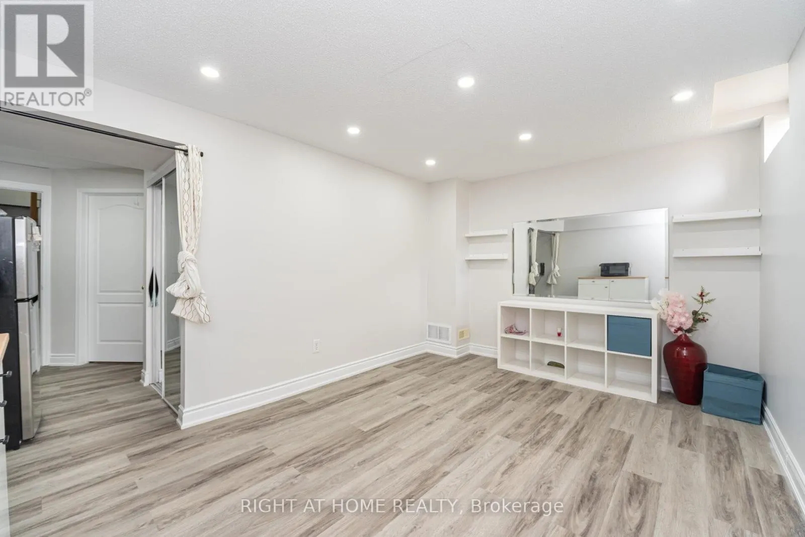 131 CRYSTAL GLEN CRESCENT