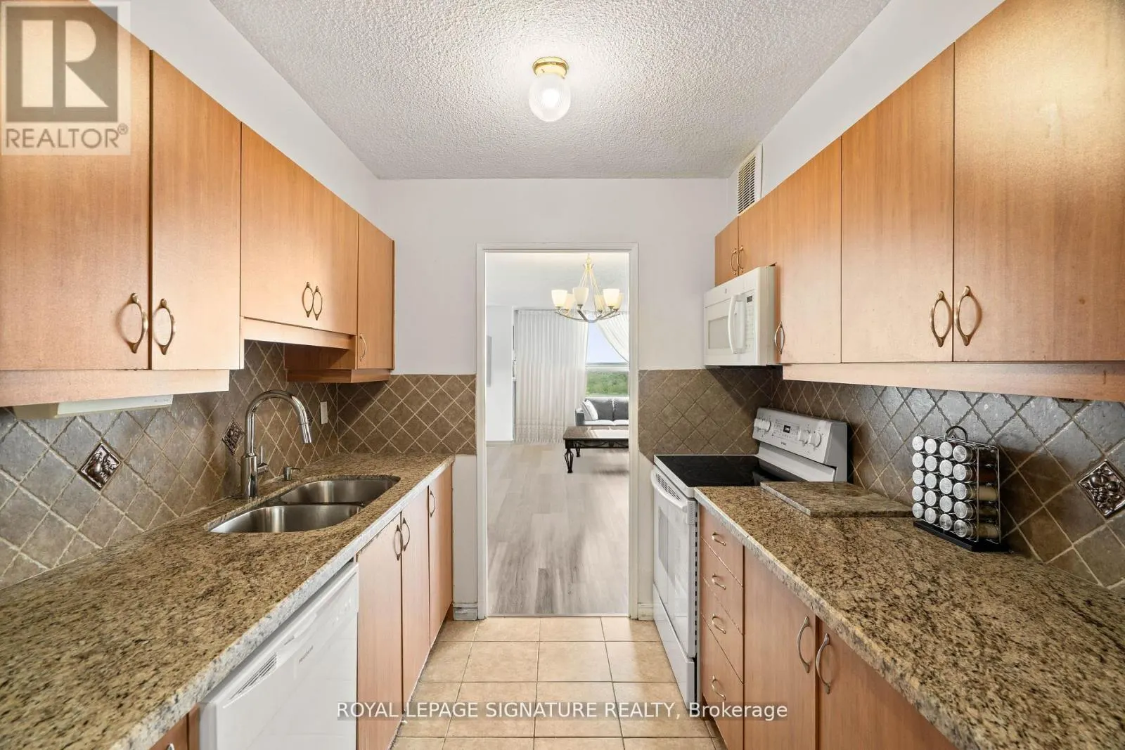 1411 - 40 PANORAMA COURT