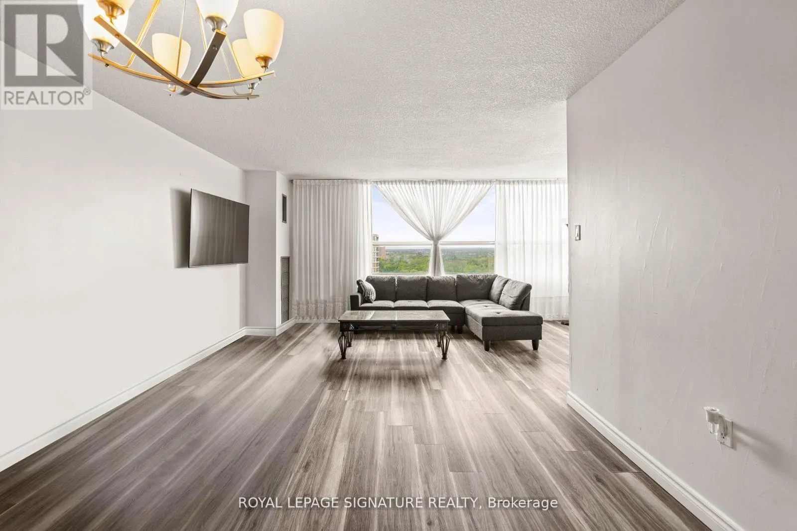 1411 - 40 PANORAMA COURT