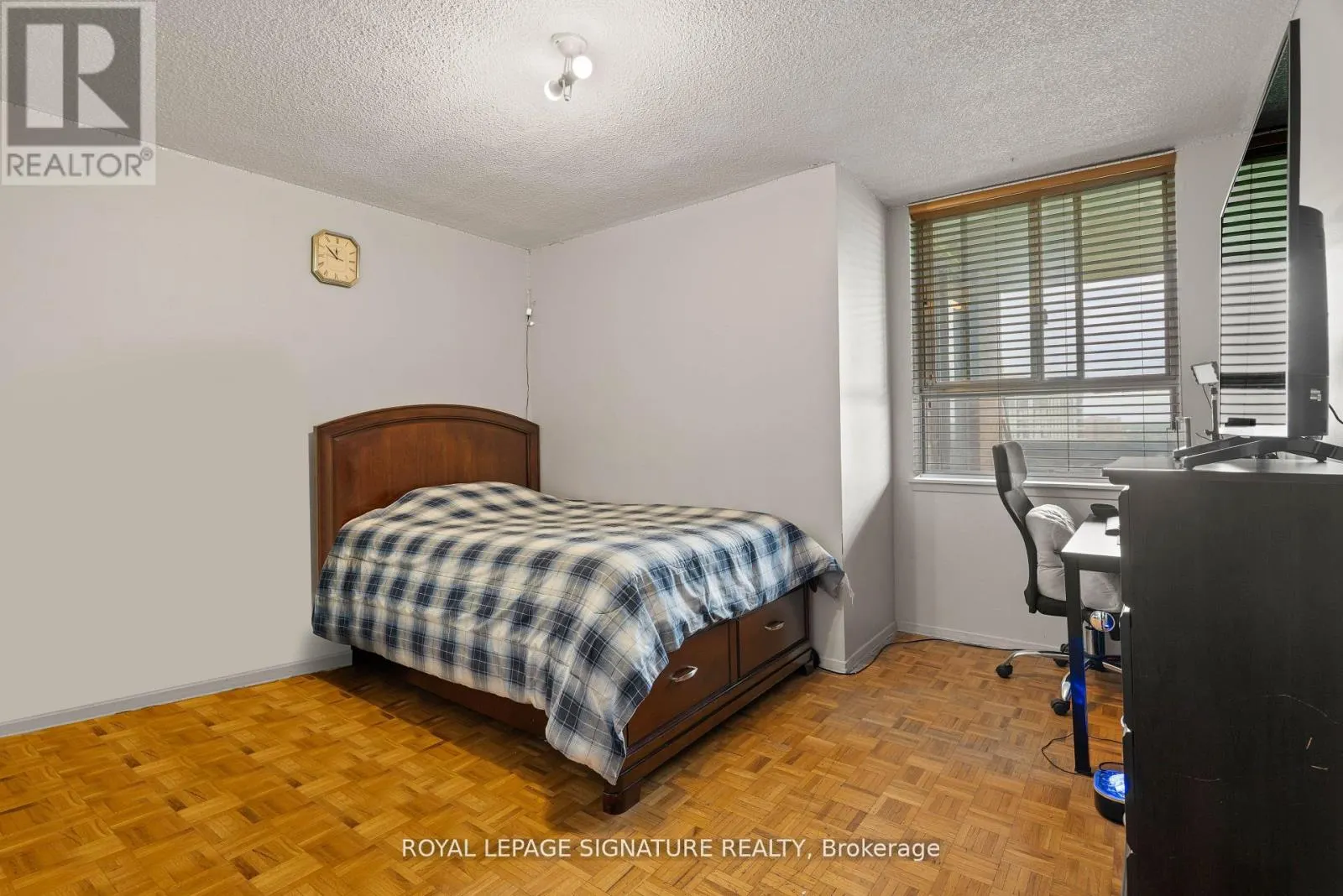 1411 - 40 PANORAMA COURT