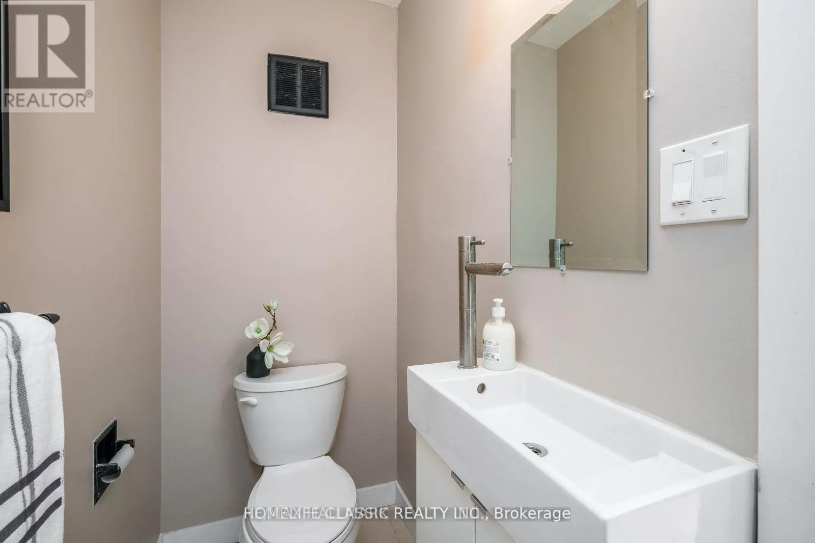 583 ELLIOTT CRESCENT