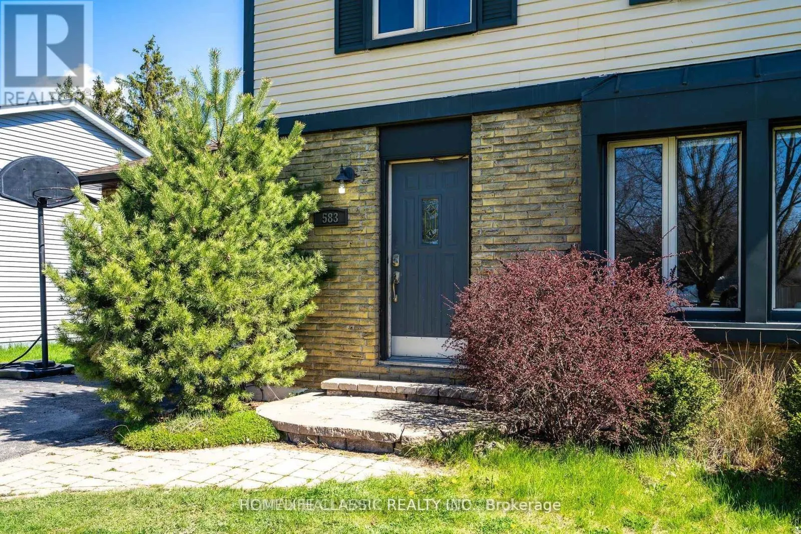 583 ELLIOTT CRESCENT