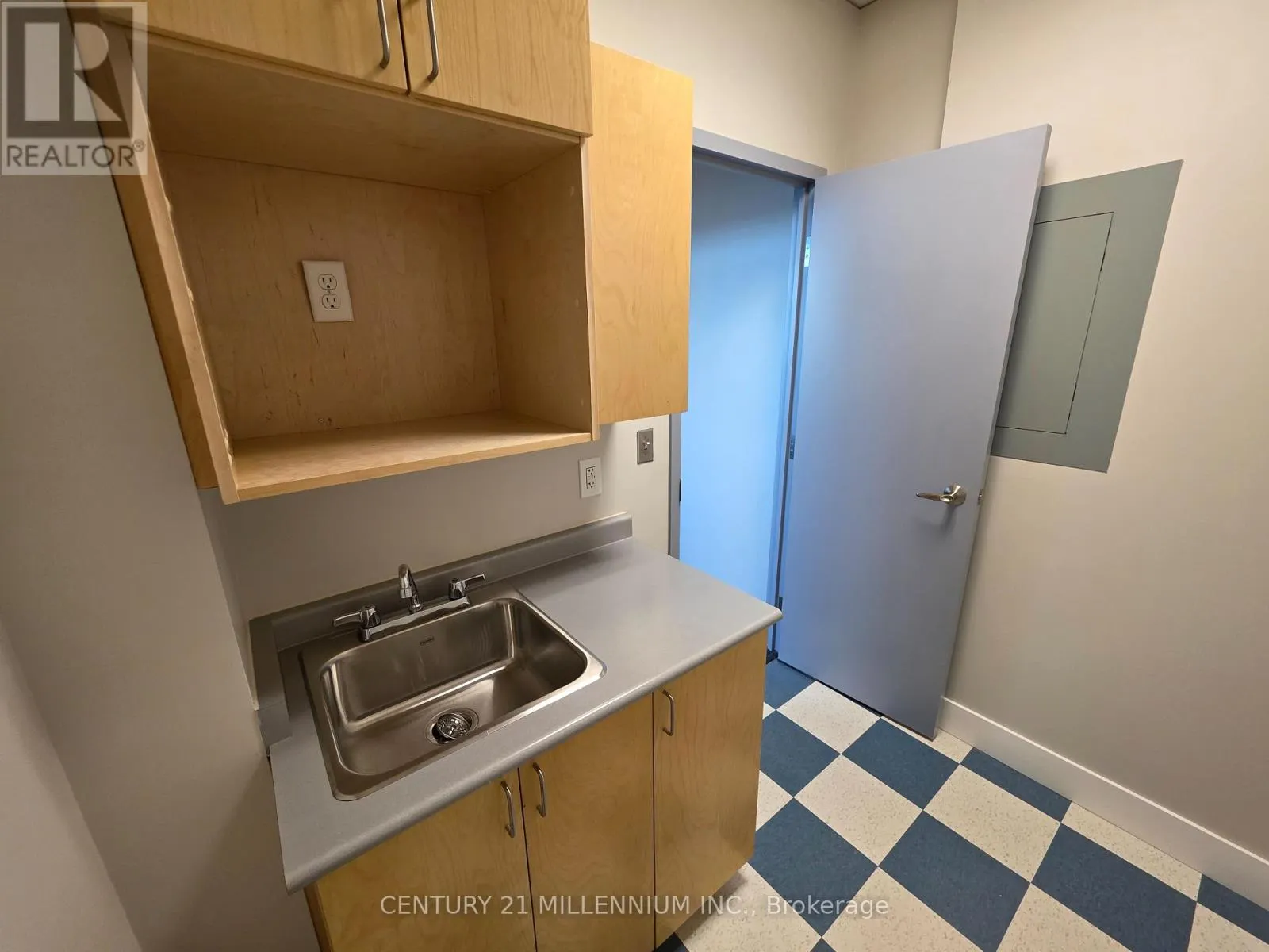 212 - 2250 BOVAIRD DRIVE E