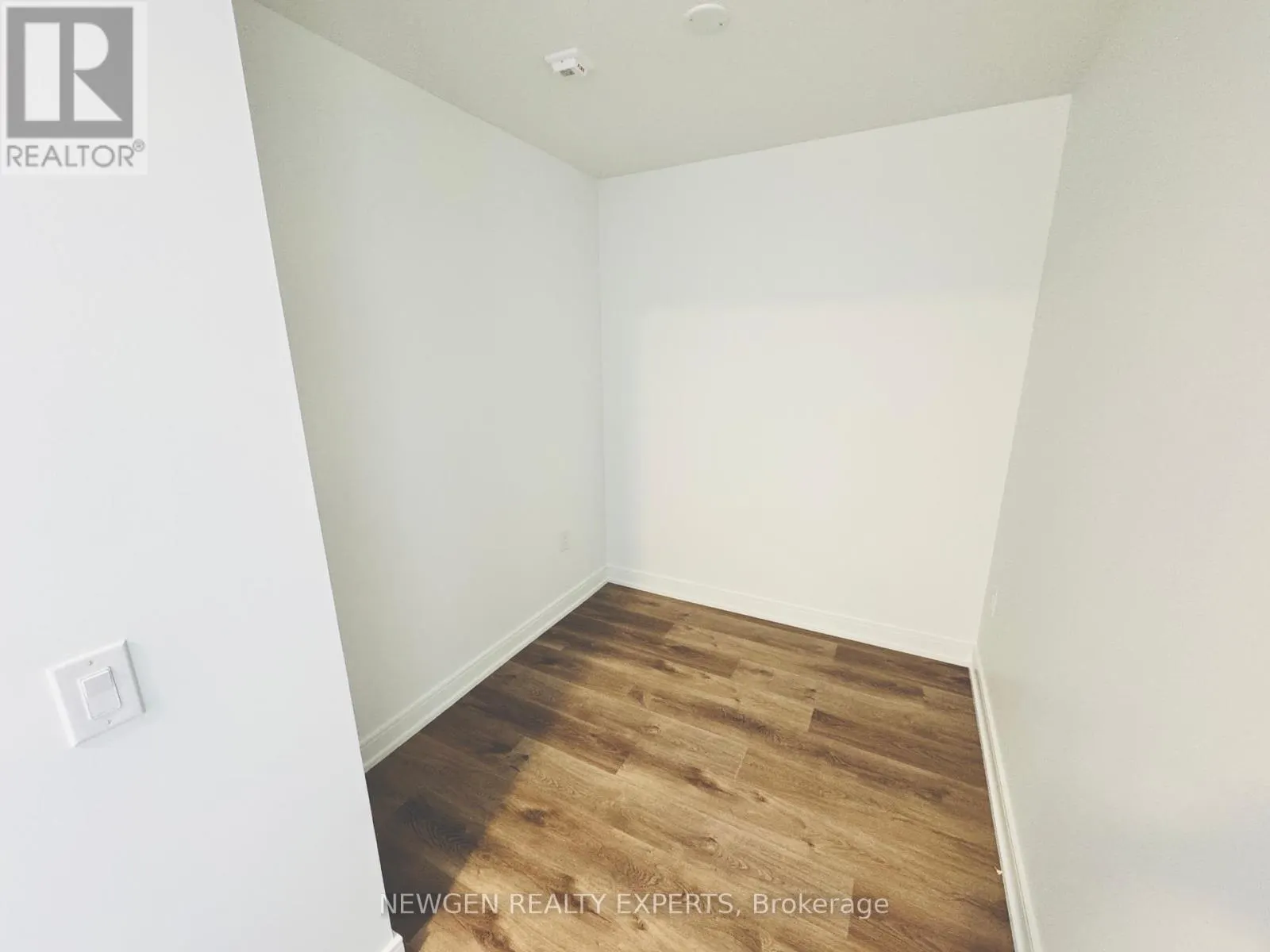 1513 - 3009 NOVAR ROAD