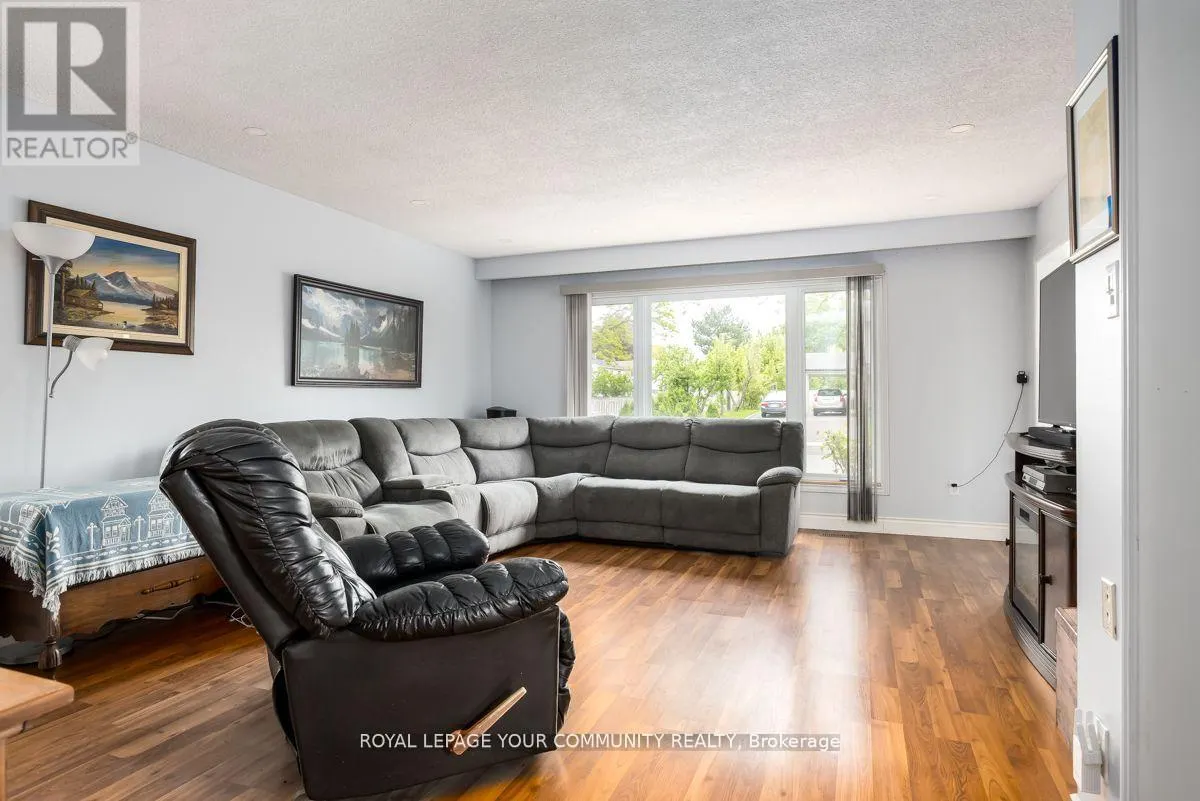 16 MIDHURST DRIVE