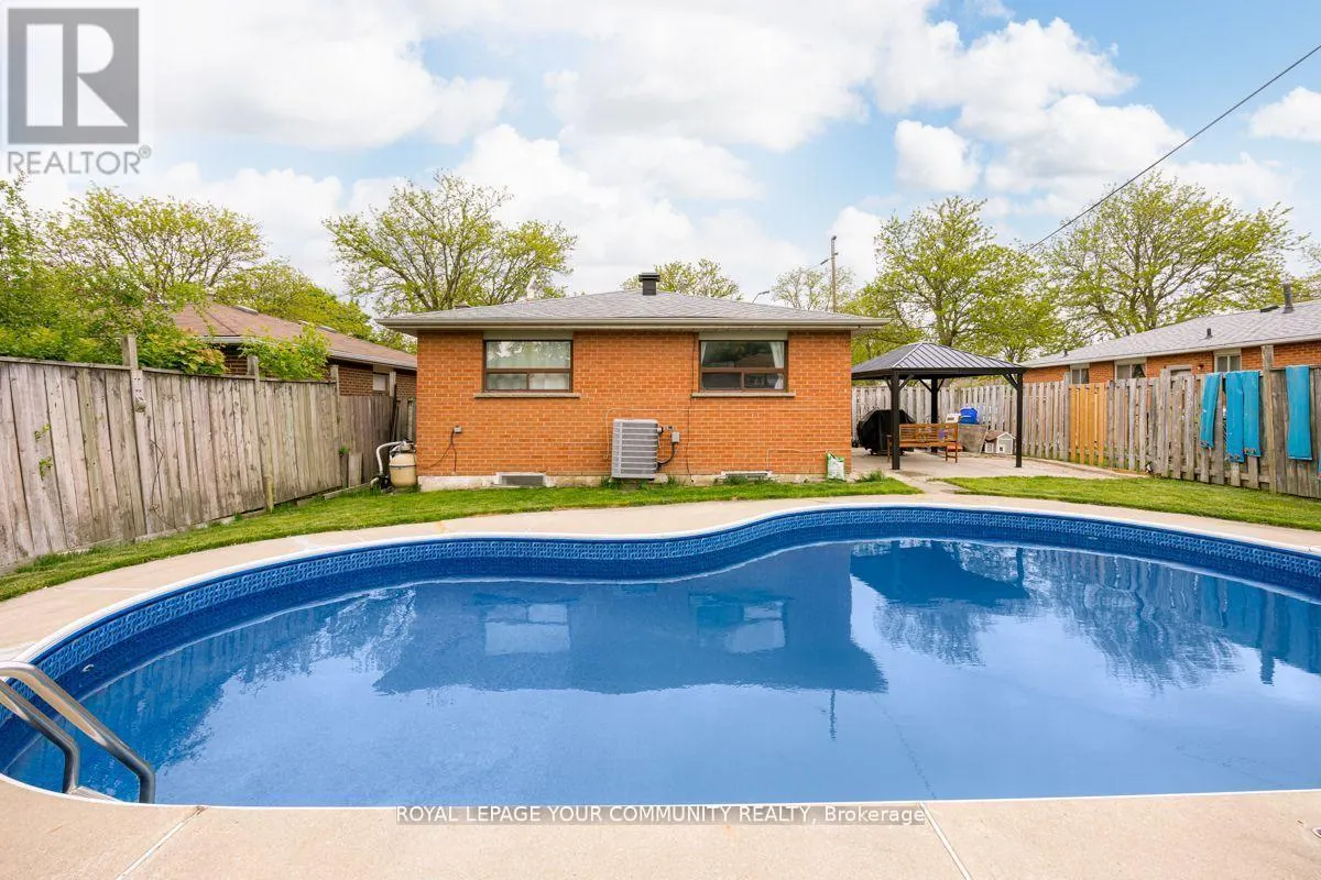 16 MIDHURST DRIVE