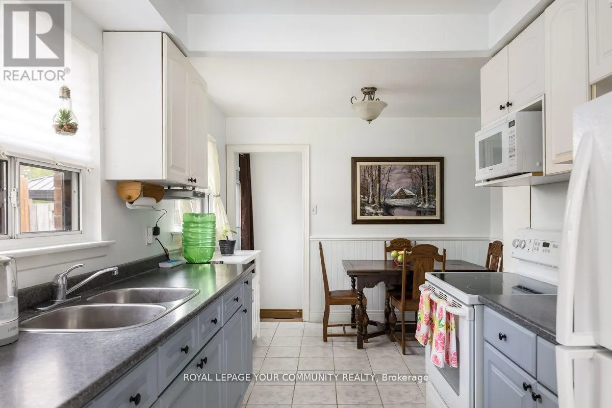 16 MIDHURST DRIVE