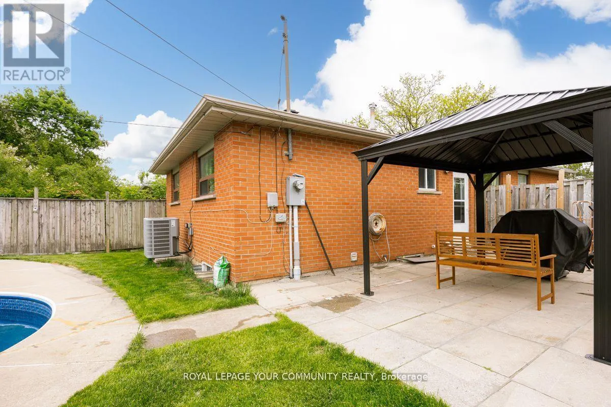 16 MIDHURST DRIVE