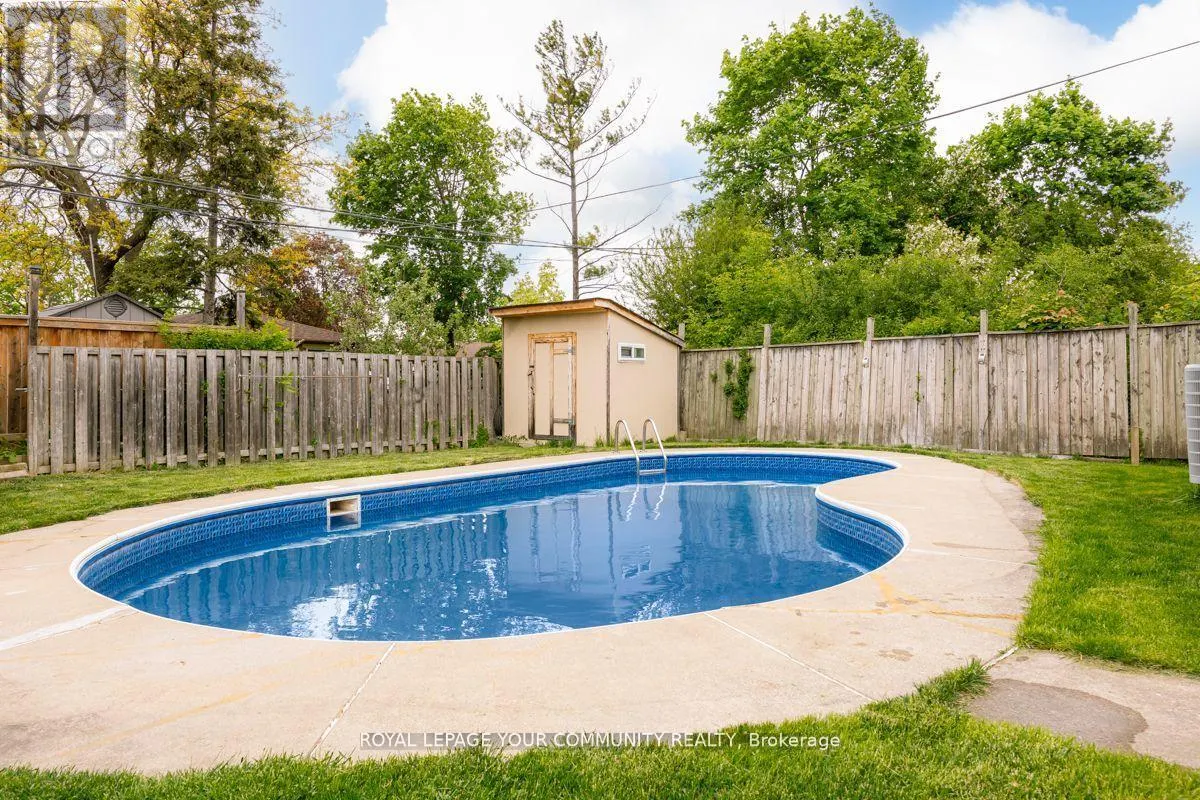 16 MIDHURST DRIVE