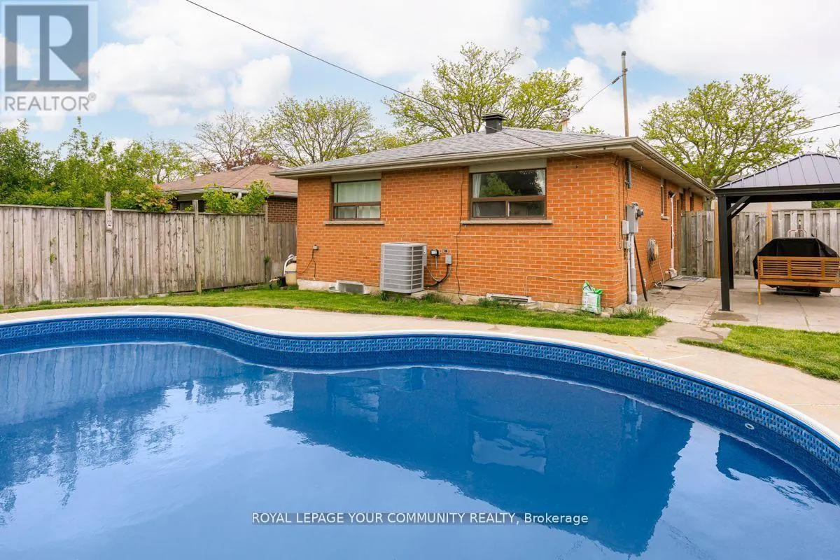 16 MIDHURST DRIVE
