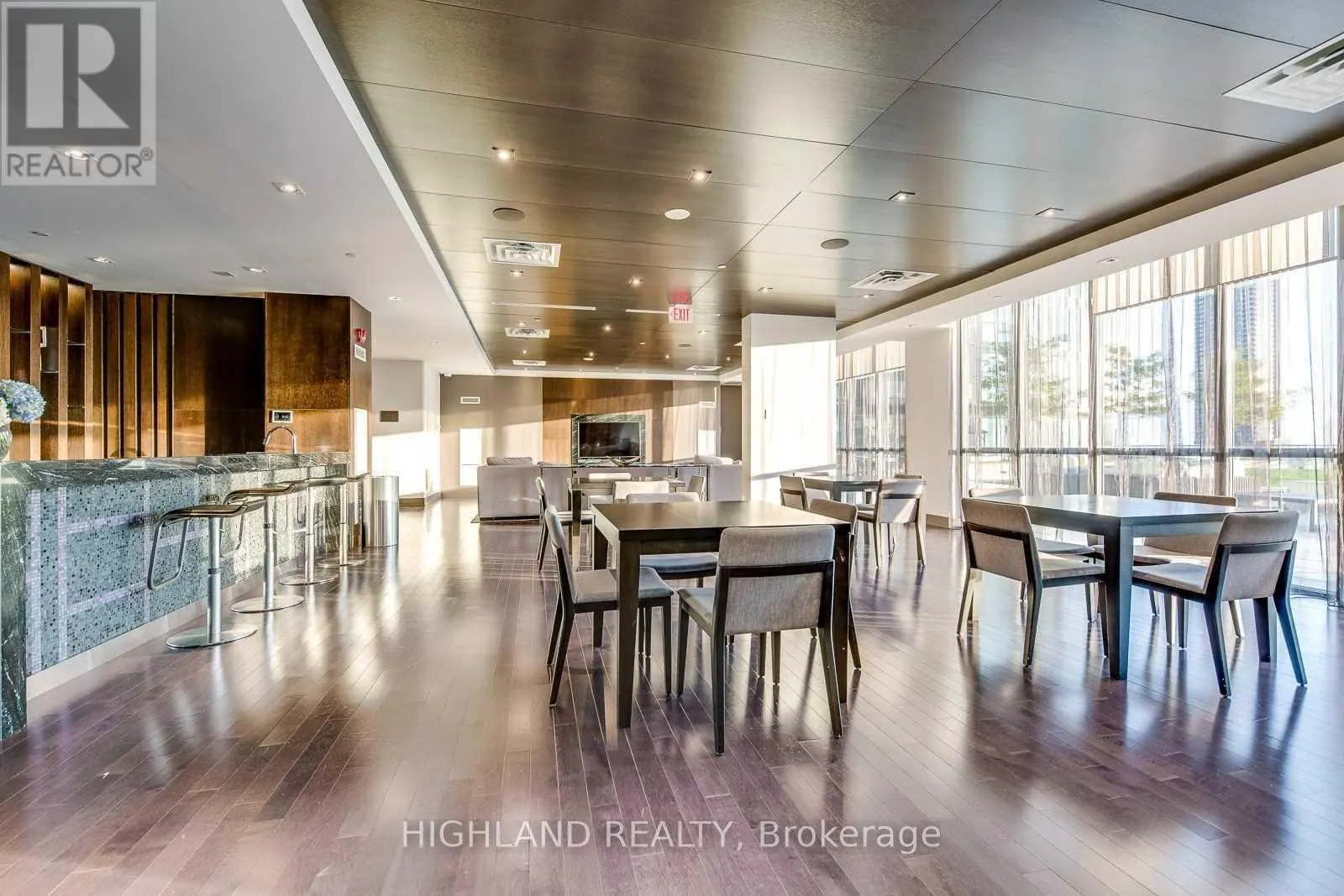2001 - 510 CURRAN PLACE