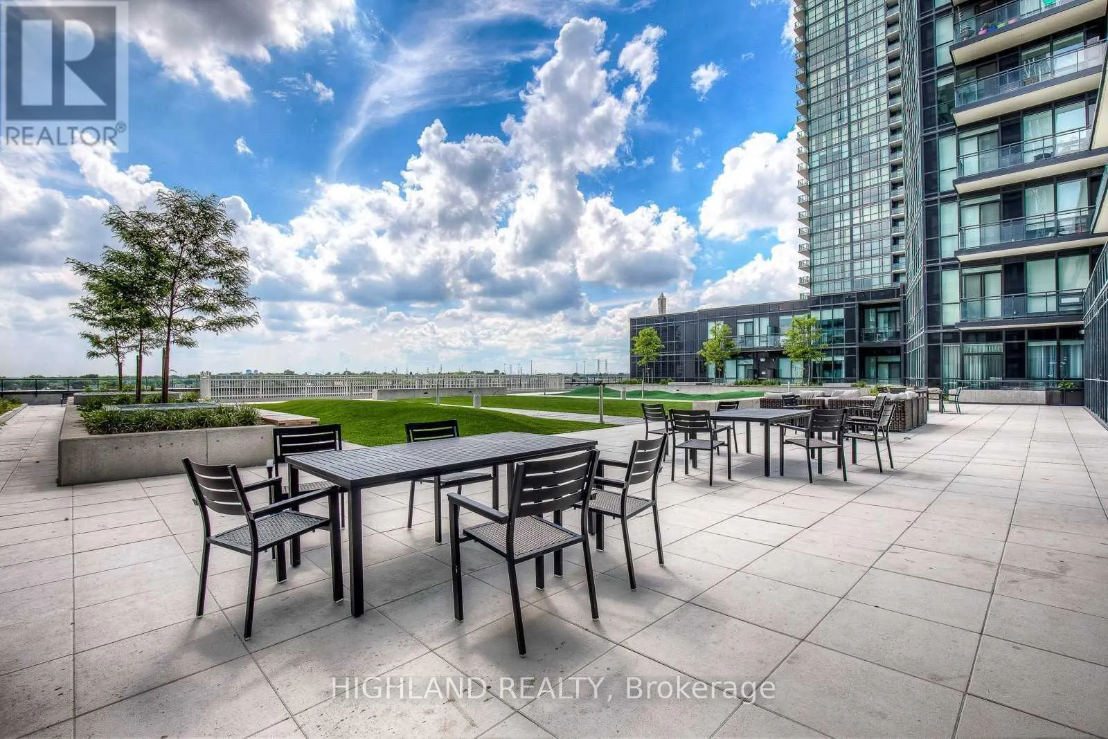 2001 - 510 CURRAN PLACE