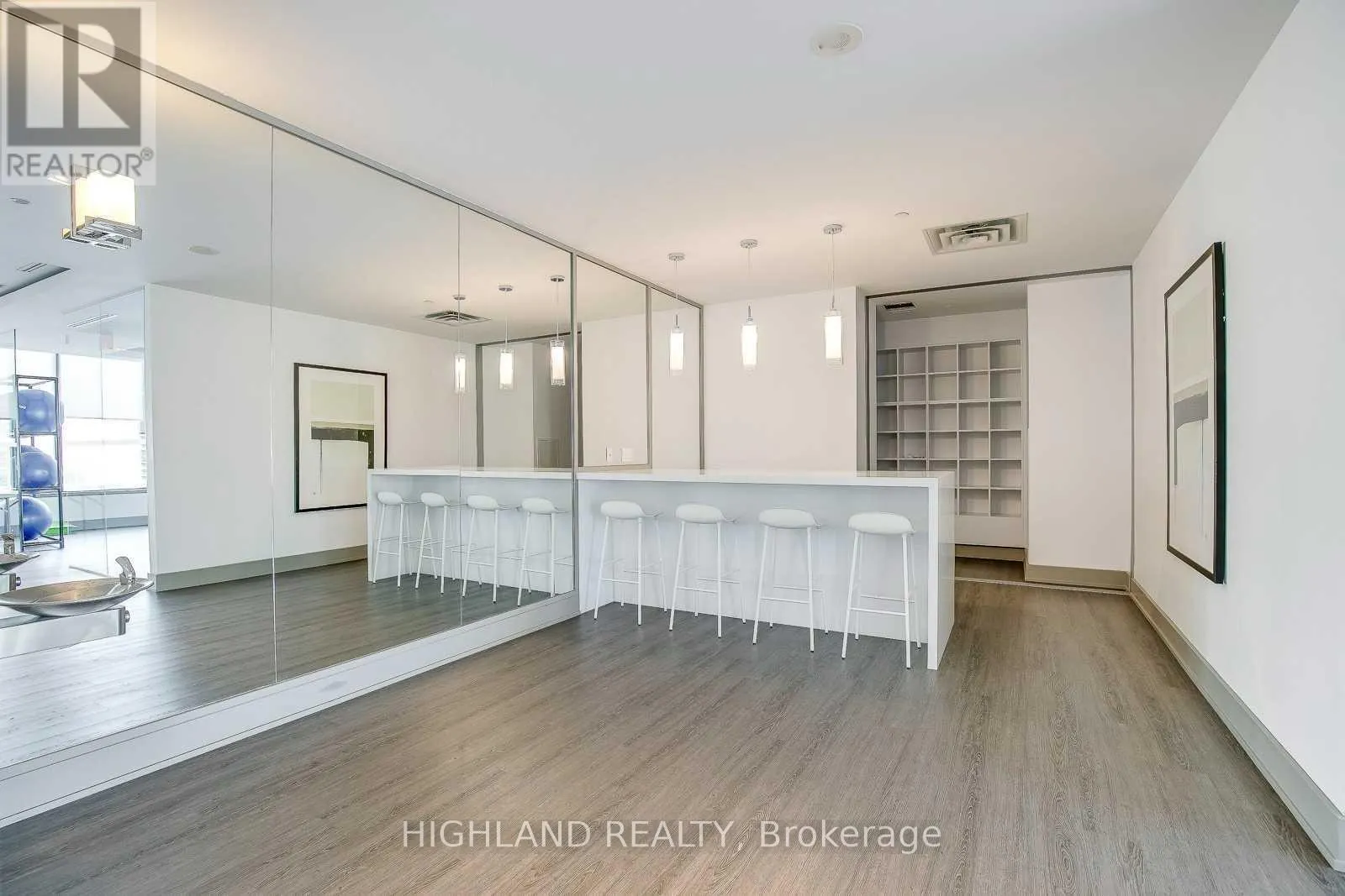 2001 - 510 CURRAN PLACE