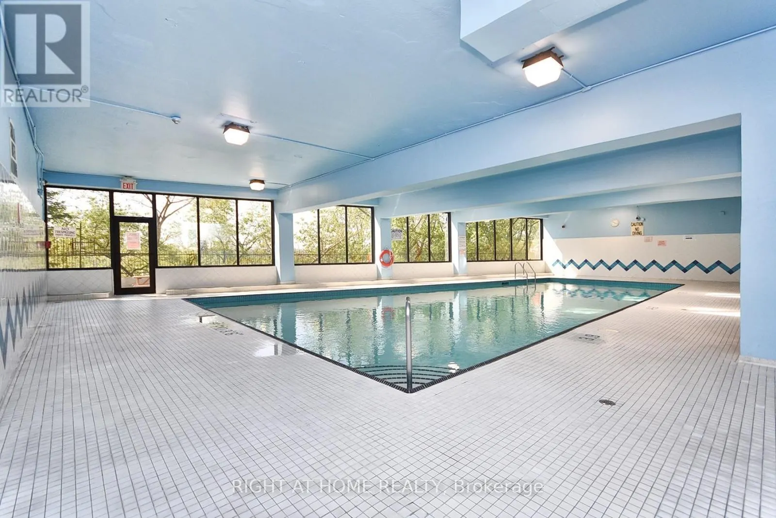1112 - 75 EMMETT AVENUE