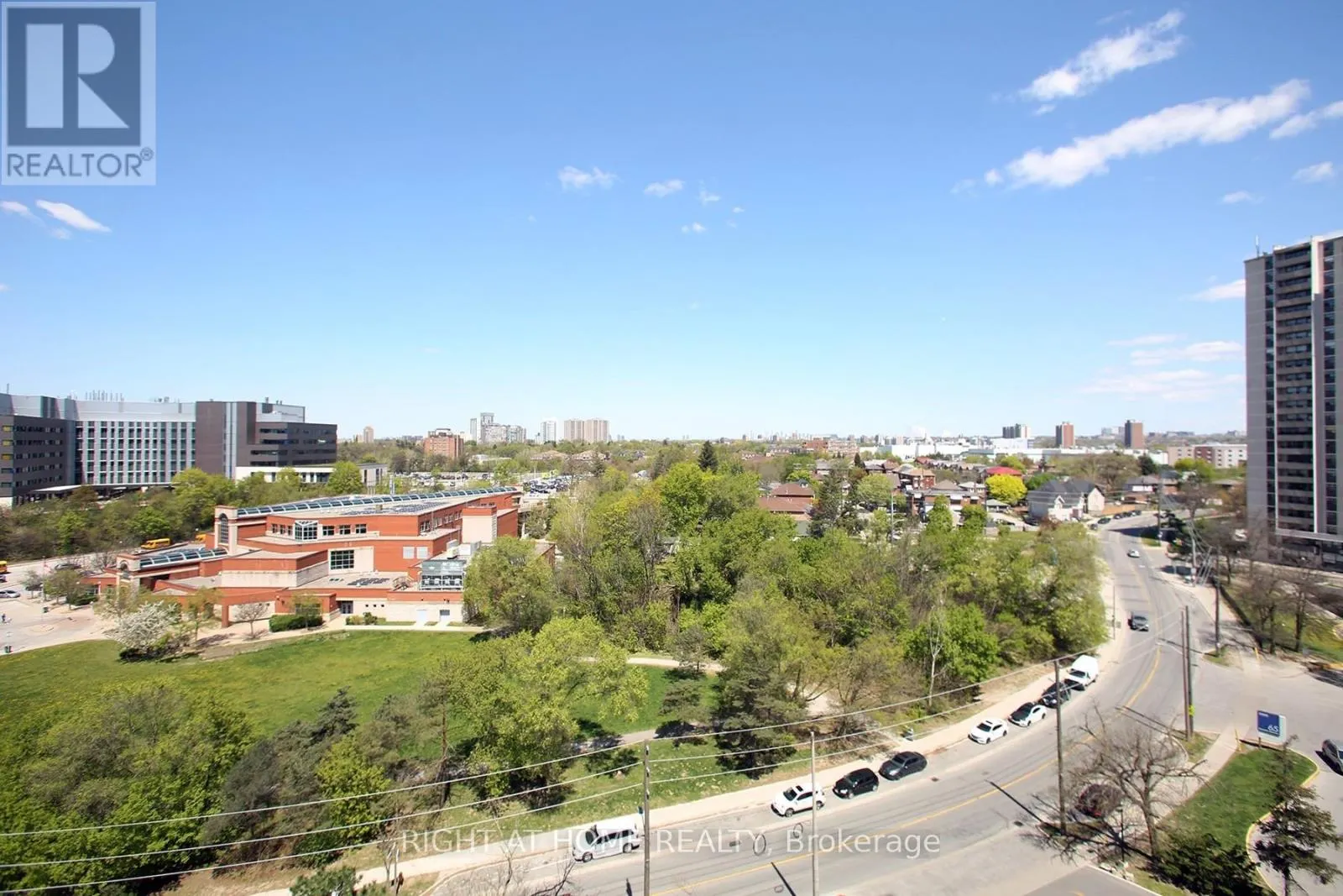 1112 - 75 EMMETT AVENUE