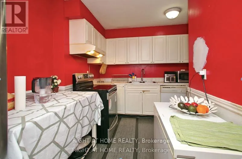 1112 - 75 EMMETT AVENUE