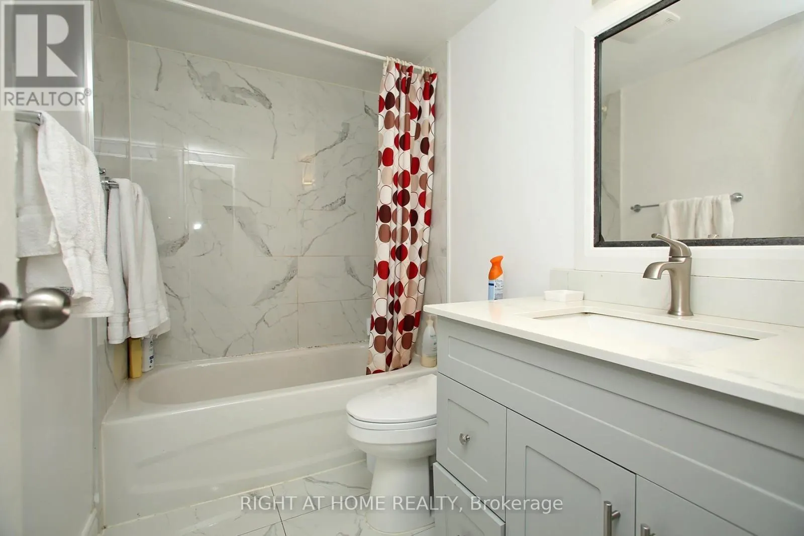 1112 - 75 EMMETT AVENUE