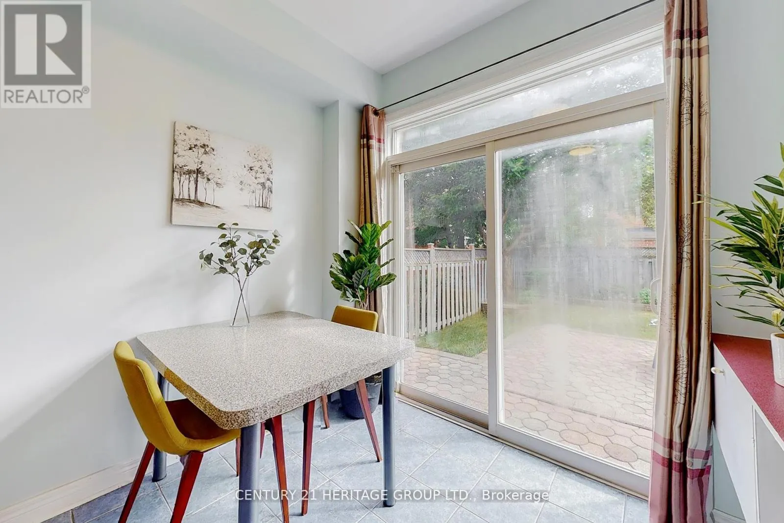4 SUNNYVALE GATE
