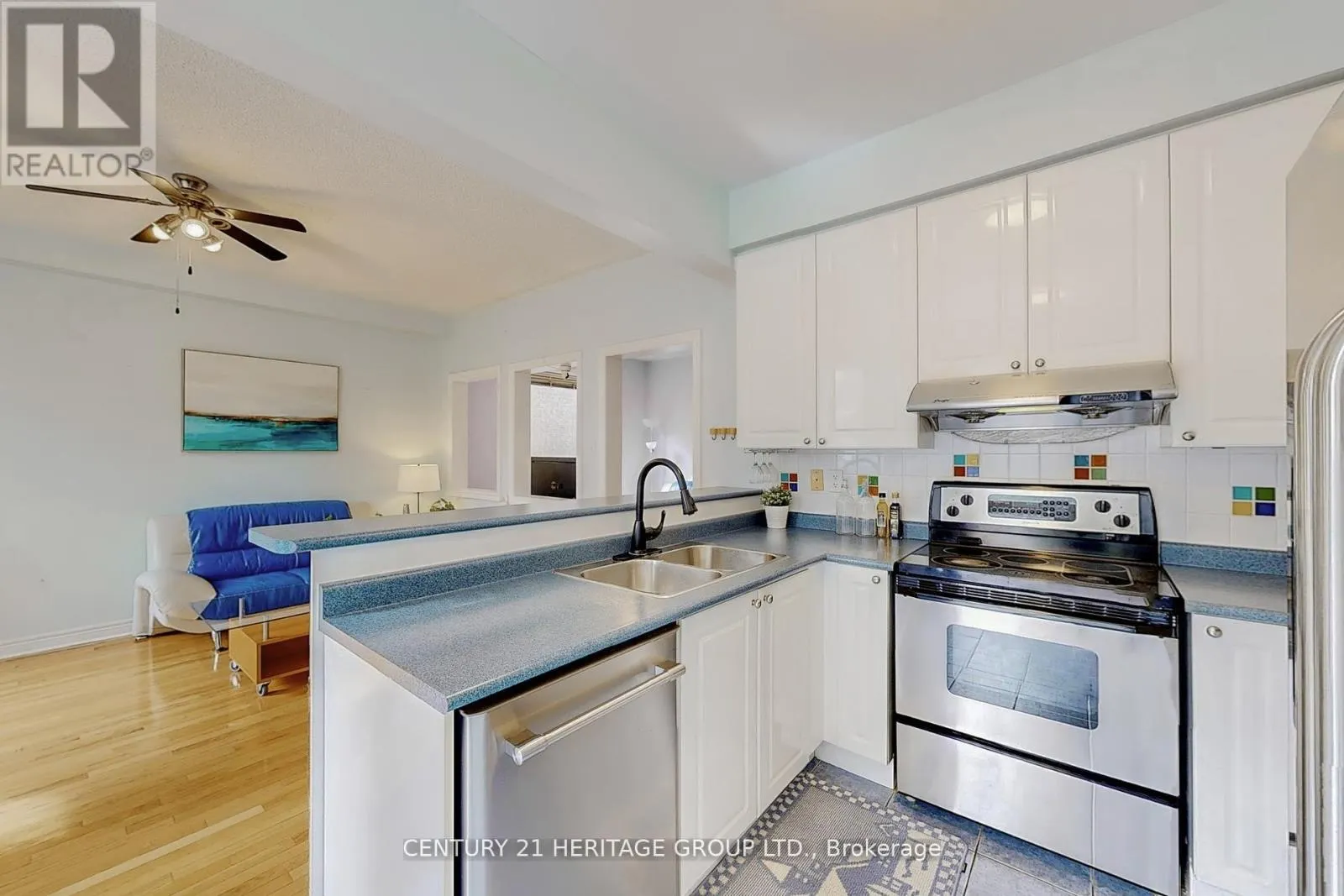 4 SUNNYVALE GATE