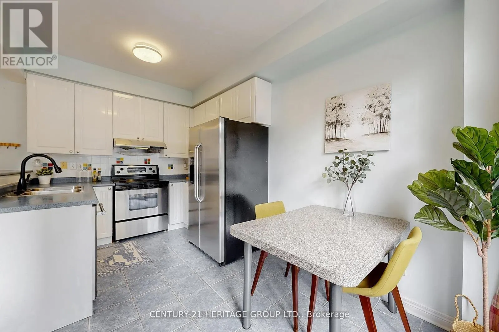 4 SUNNYVALE GATE