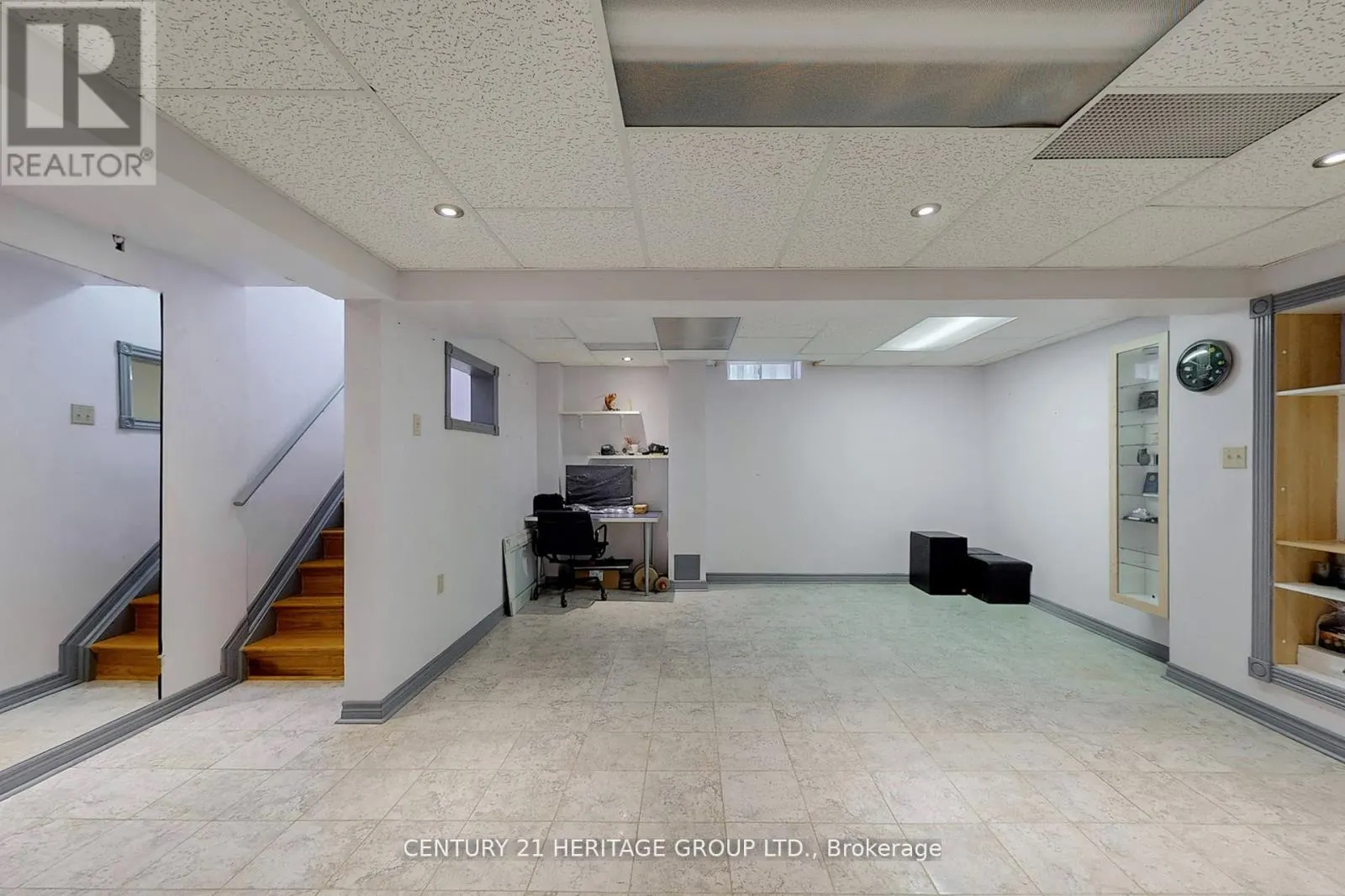 4 SUNNYVALE GATE