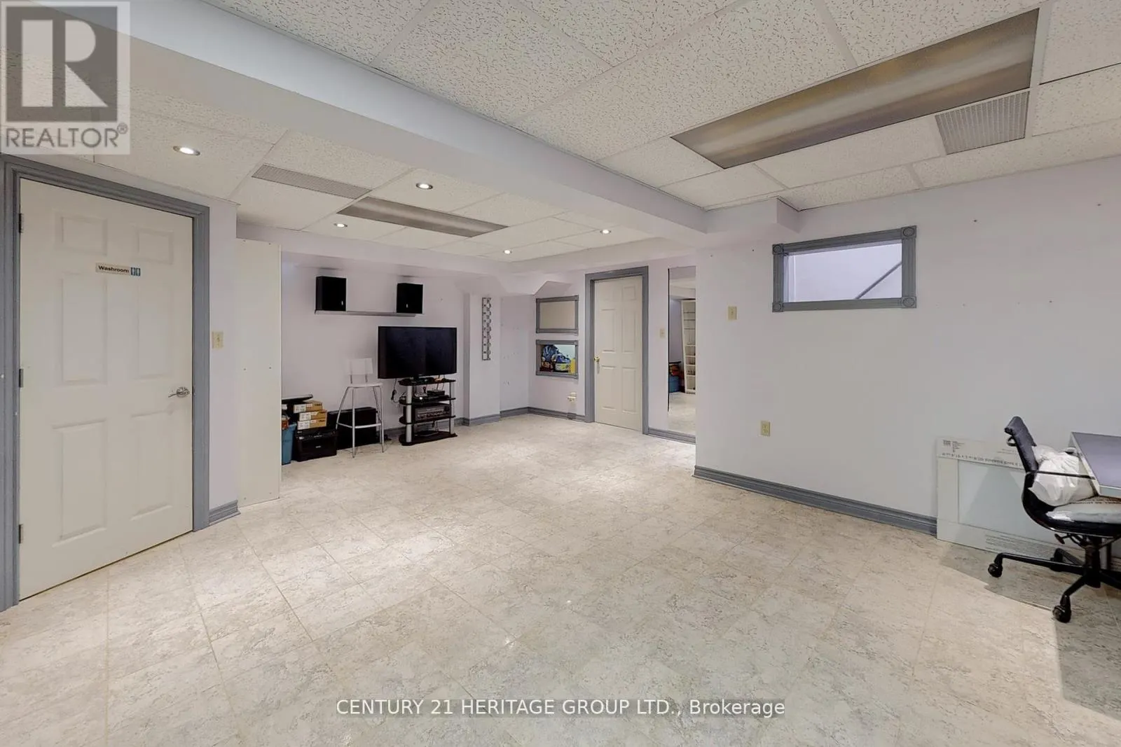 4 SUNNYVALE GATE