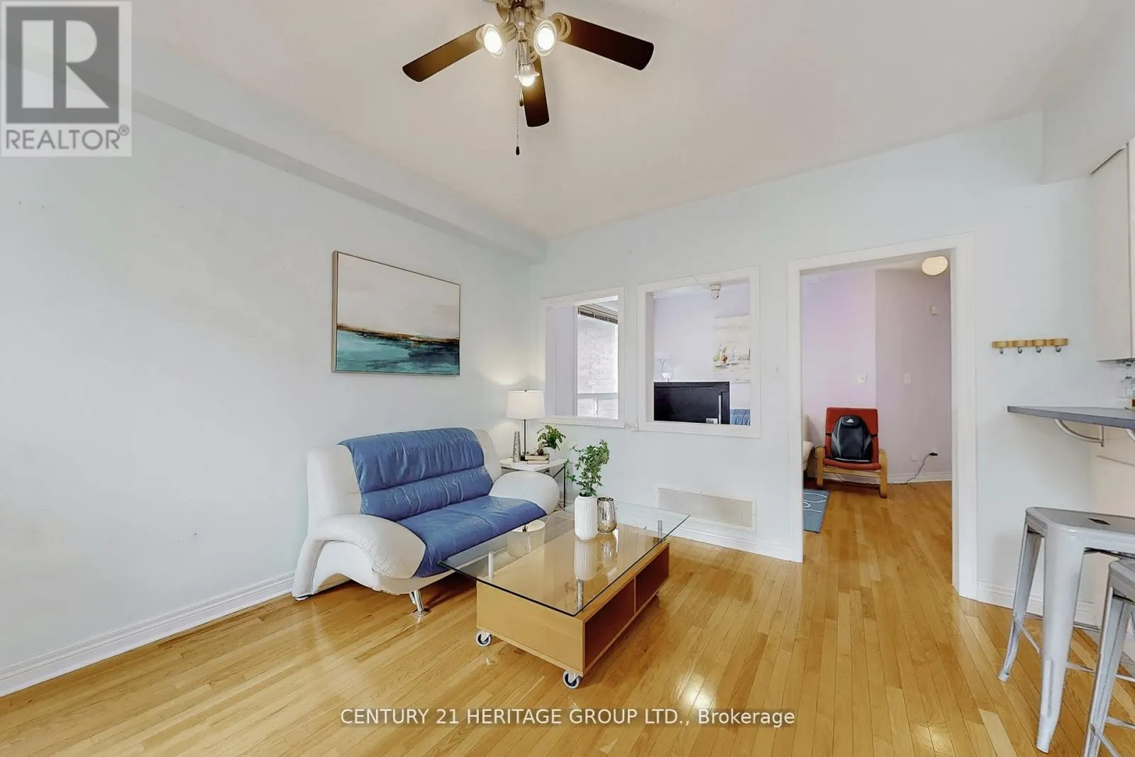 4 SUNNYVALE GATE