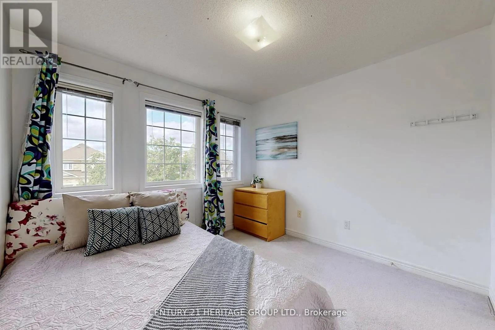 4 SUNNYVALE GATE