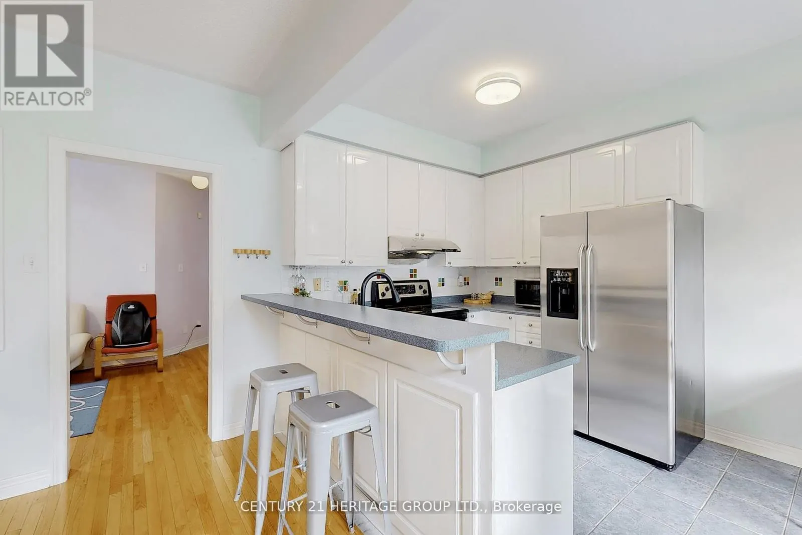 4 SUNNYVALE GATE