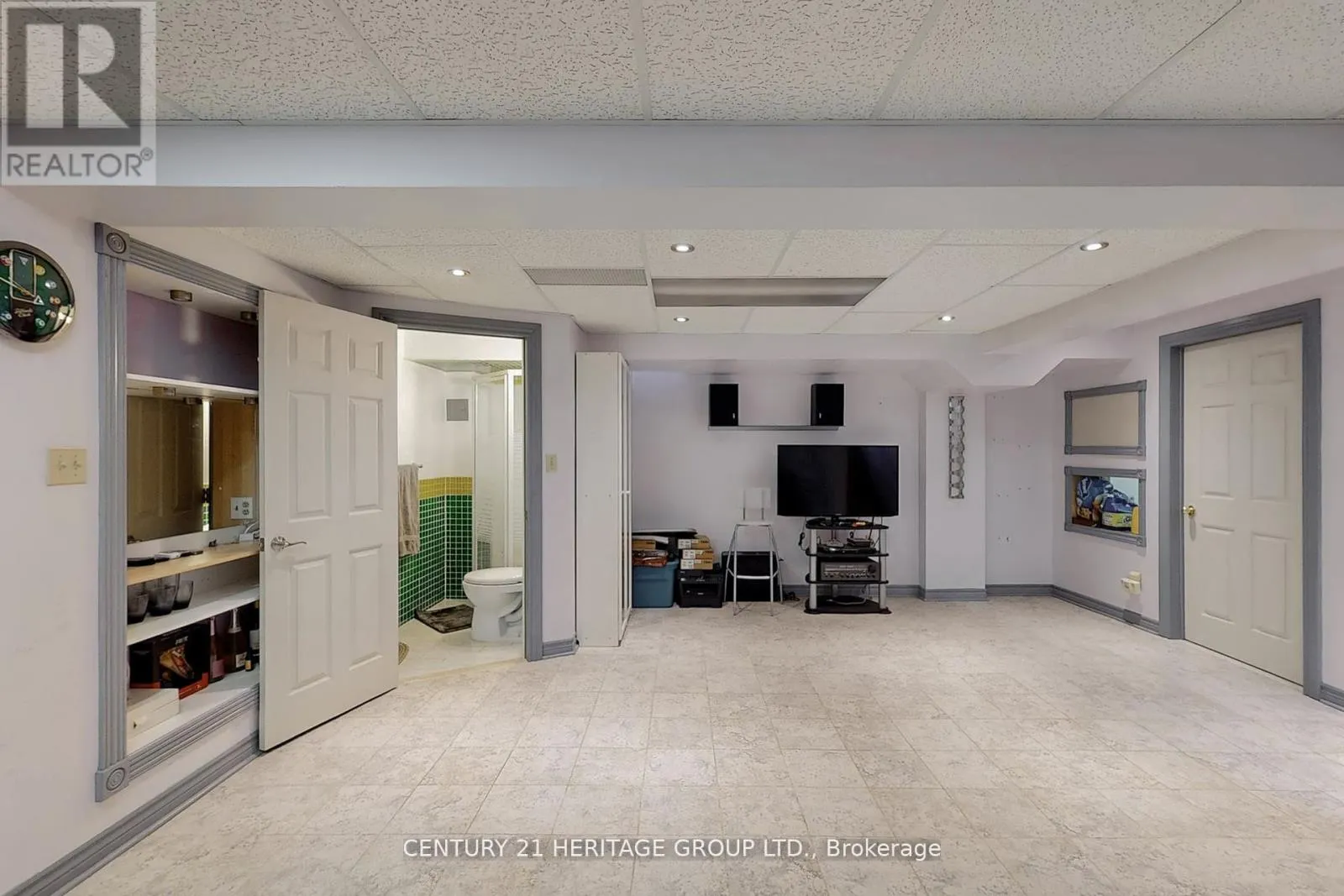 4 SUNNYVALE GATE