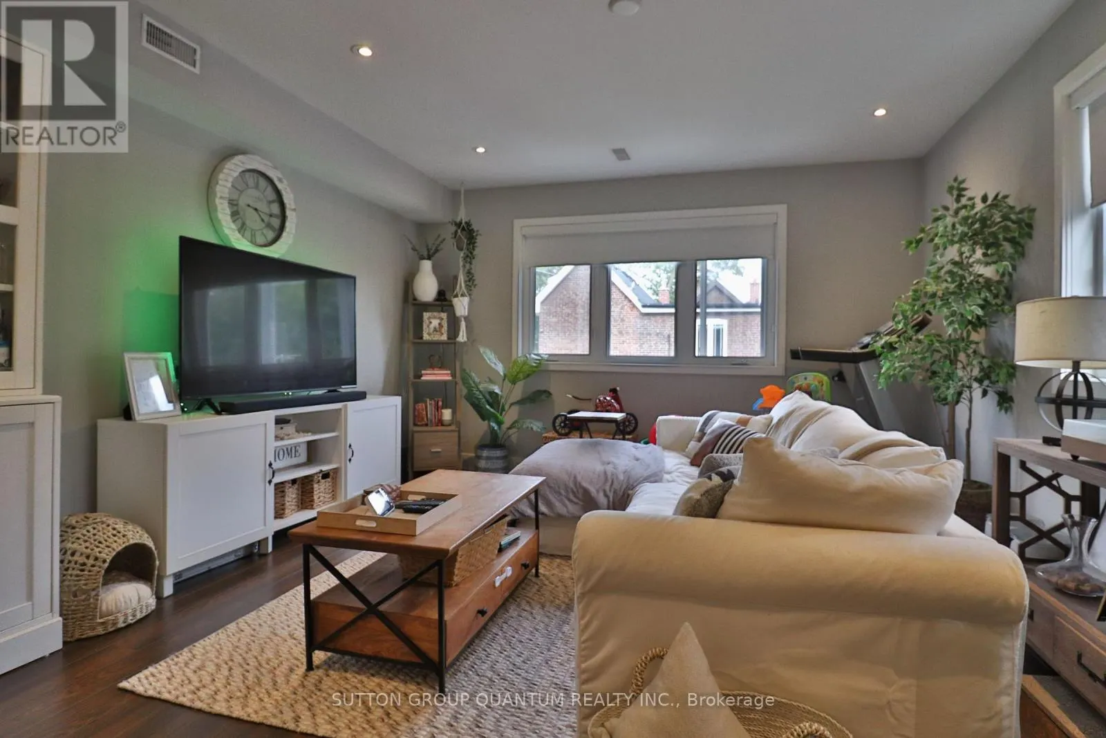 2ND FL - 35 CLOVERDALE ROAD