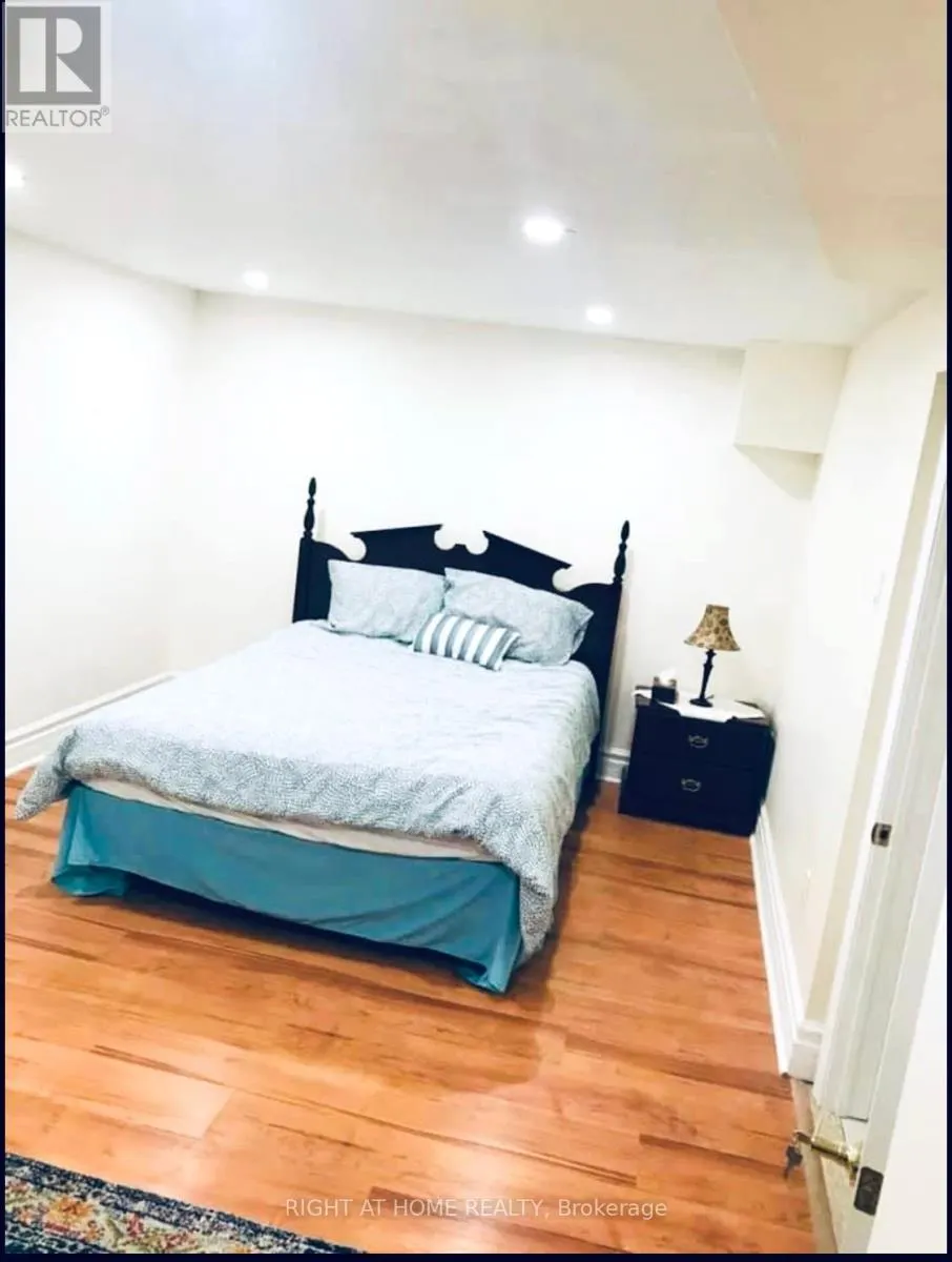 ROOM#B - 289 LAURENTIAN AVENUE S