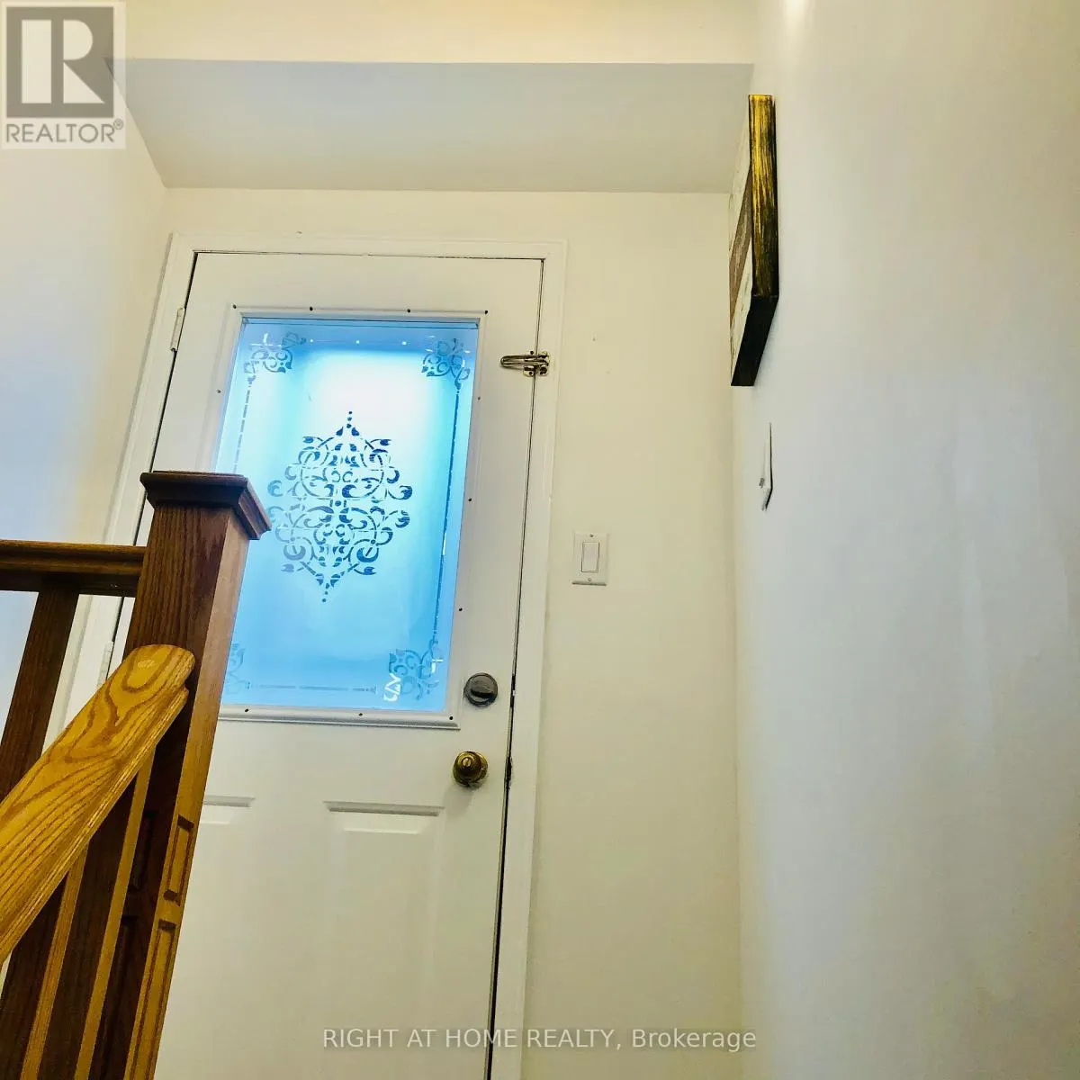 ROOM#B - 289 LAURENTIAN AVENUE S