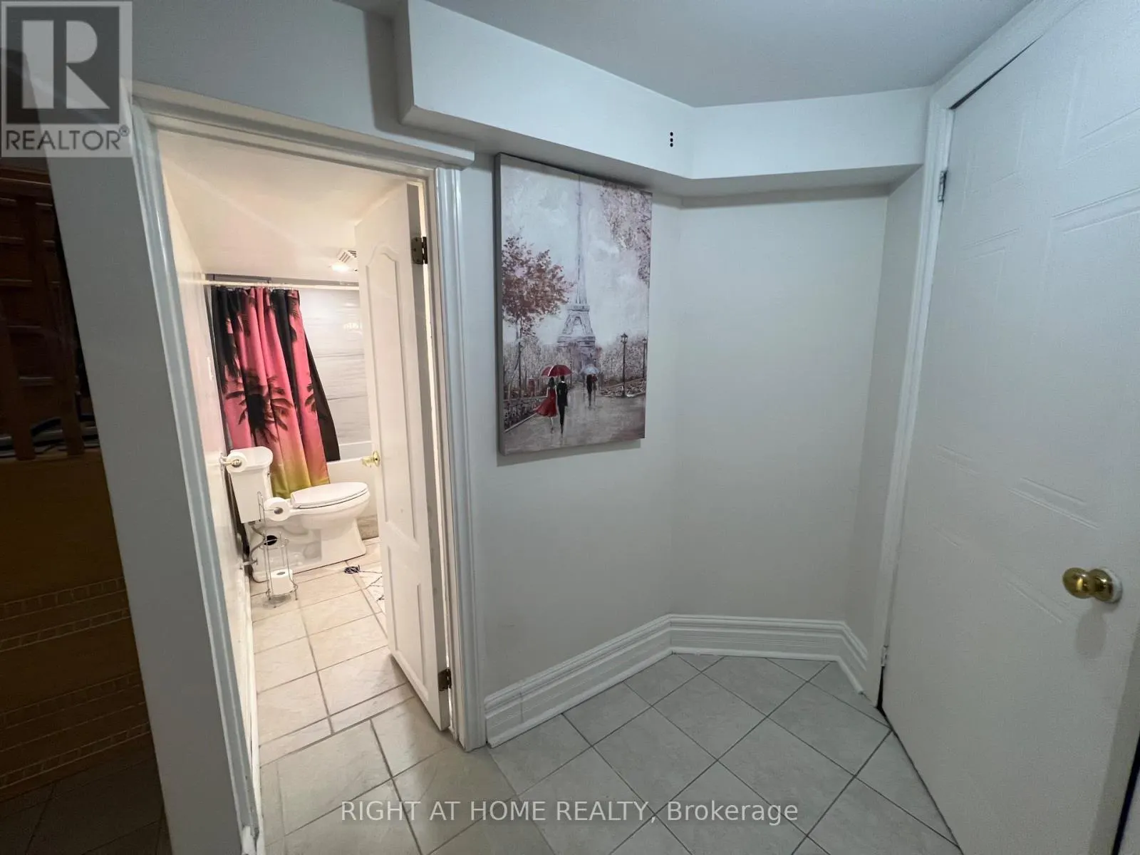ROOM#B - 289 LAURENTIAN AVENUE S