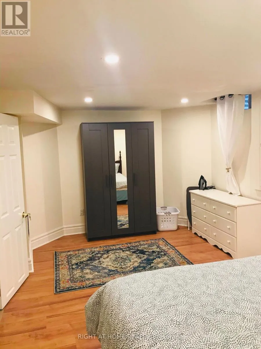ROOM#B - 289 LAURENTIAN AVENUE S