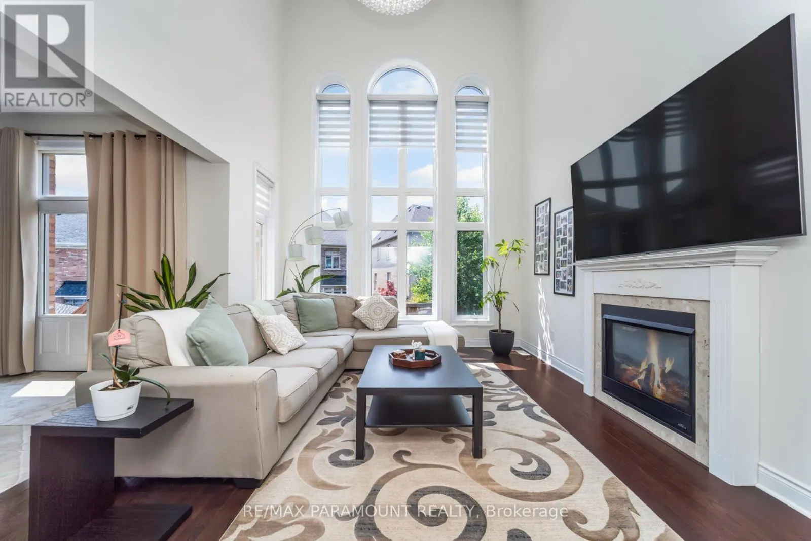 8 ACCOLADE COURT