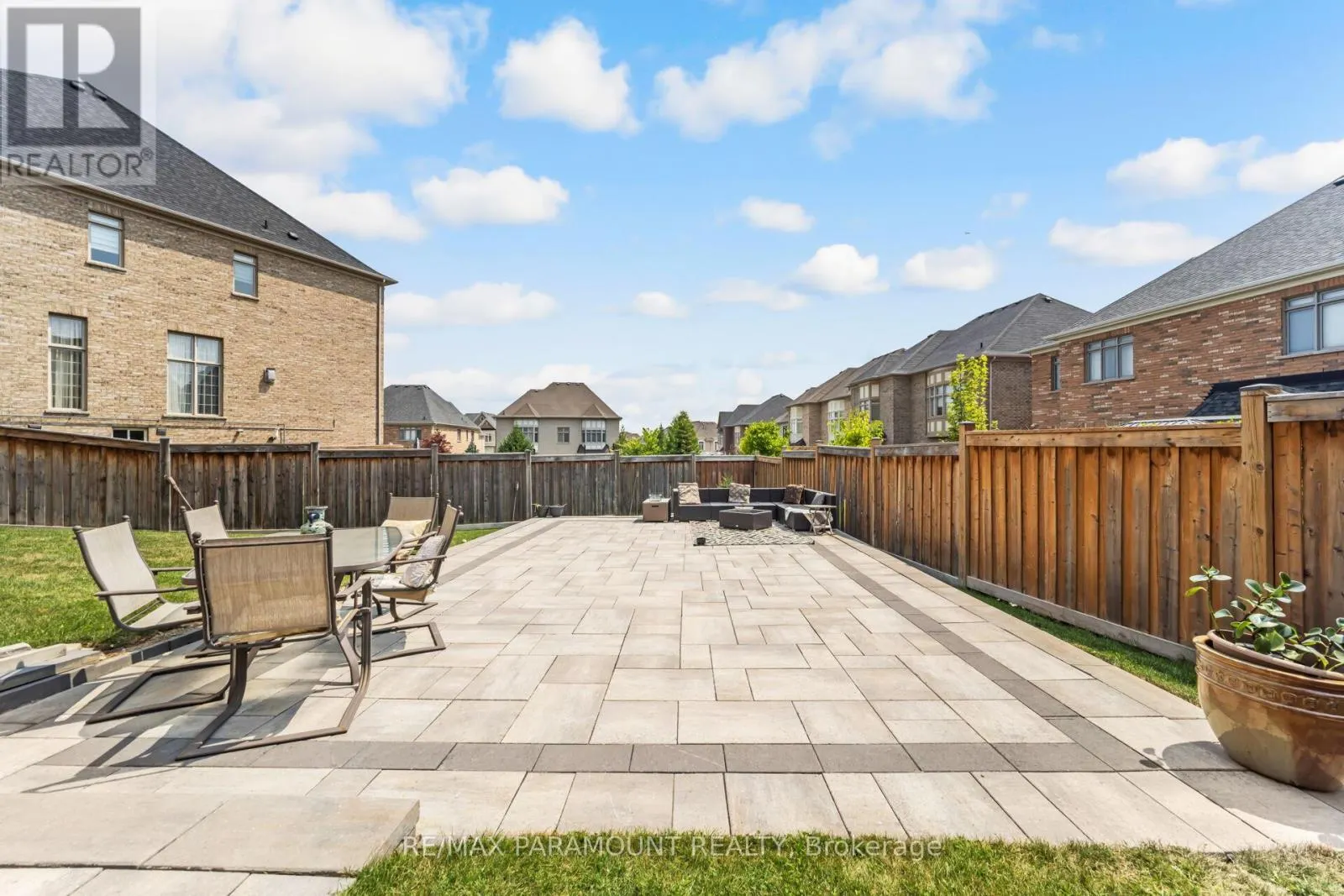 8 ACCOLADE COURT
