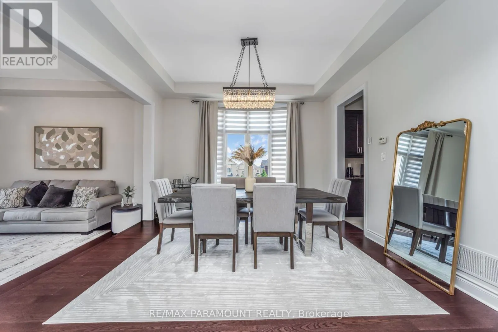 8 ACCOLADE COURT