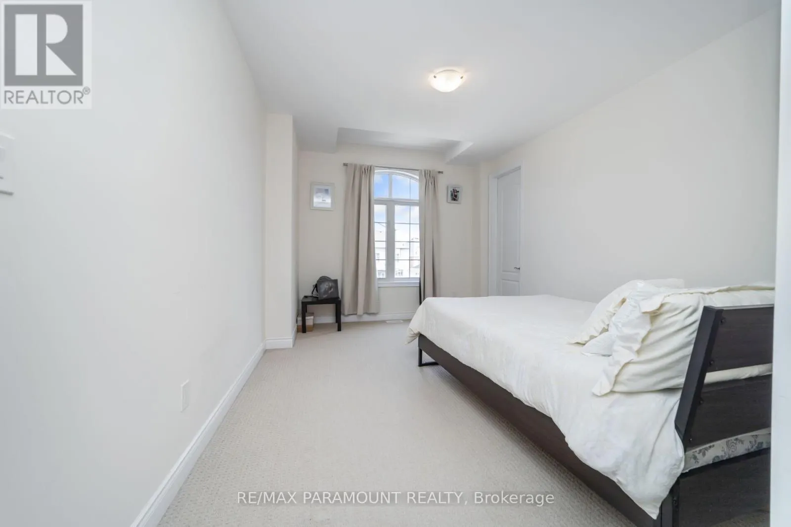 8 ACCOLADE COURT