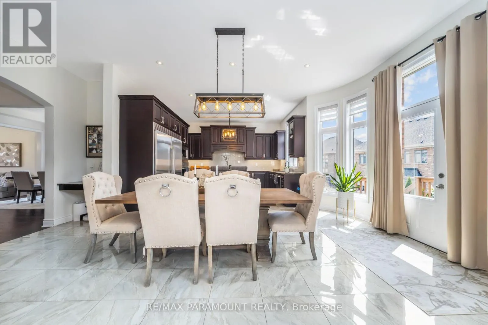 8 ACCOLADE COURT