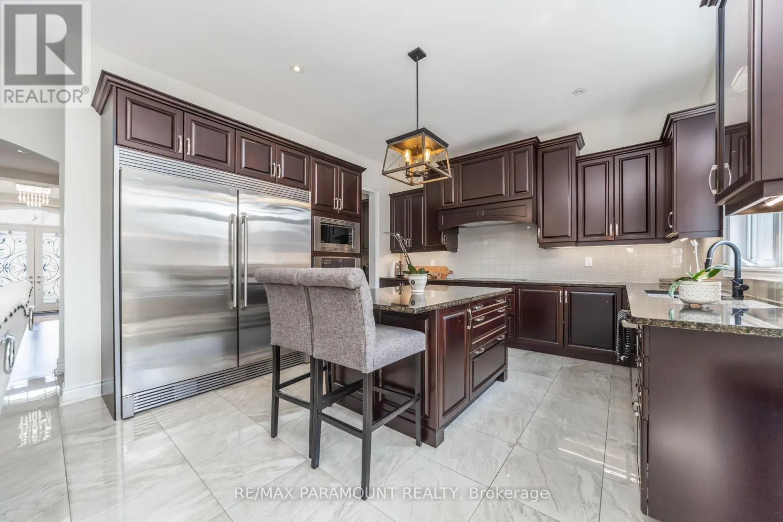 8 ACCOLADE COURT