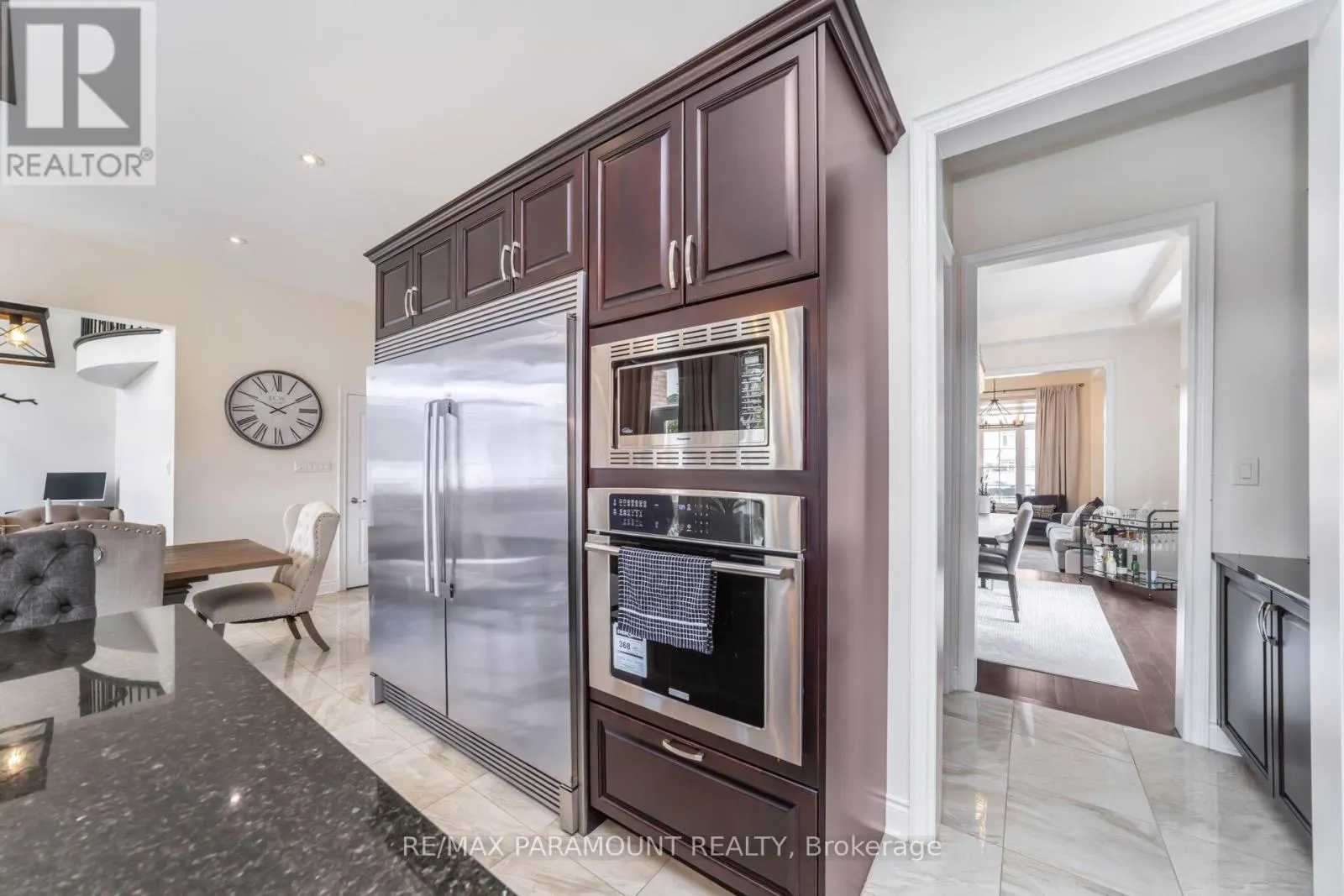 8 ACCOLADE COURT