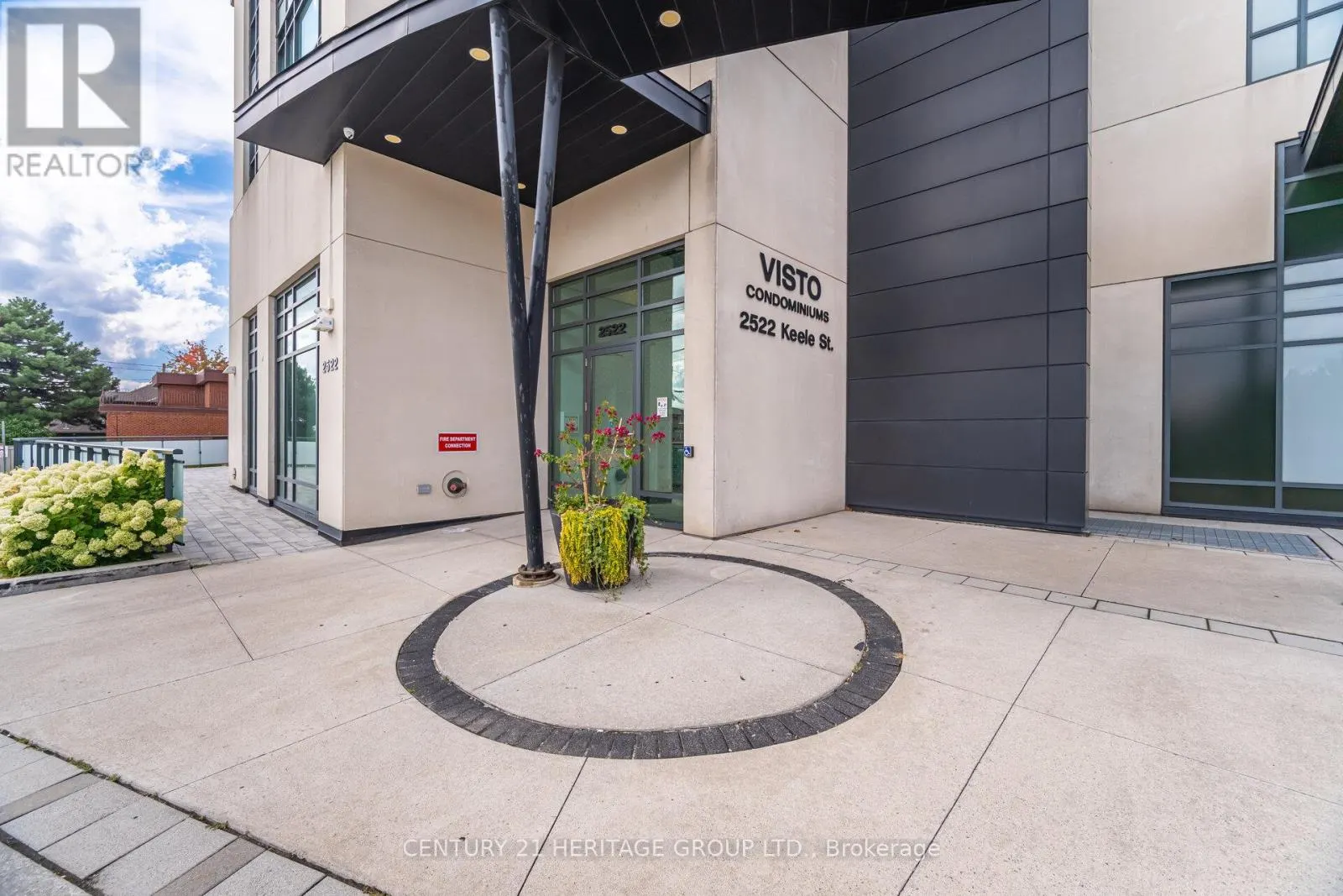 320 - 2522 KEELE STREET