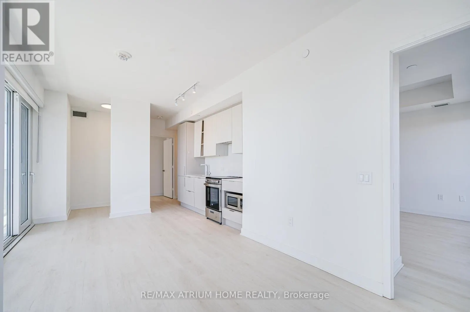 2503 - 3900 CONFEDERATION PARKWAY E