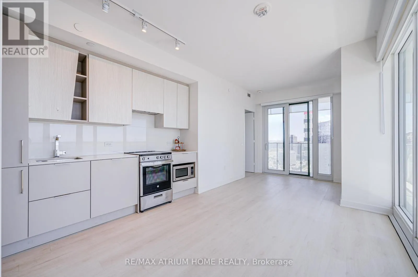 2503 - 3900 CONFEDERATION PARKWAY E